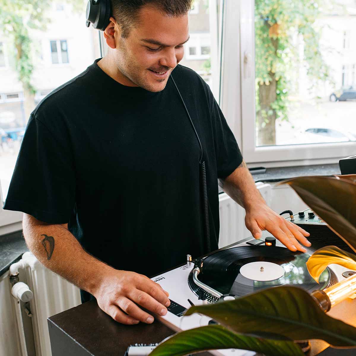 Lenco L-3810 Direct-Drive Turntable w/ Pinch Control