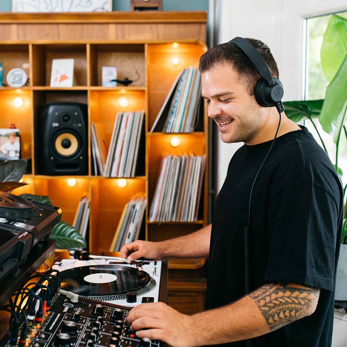 Lenco L-3810 Direct-Drive Turntable w/ Pinch Control