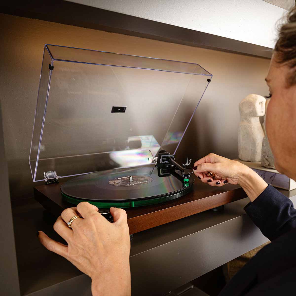 Lenco LBT-225 Bluetooth Turntable w/ Glass Platter and AT-VM95E Cartridge