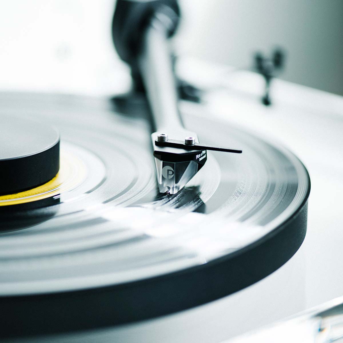 Pro-Ject XA B Balanced Acrylic Turntable