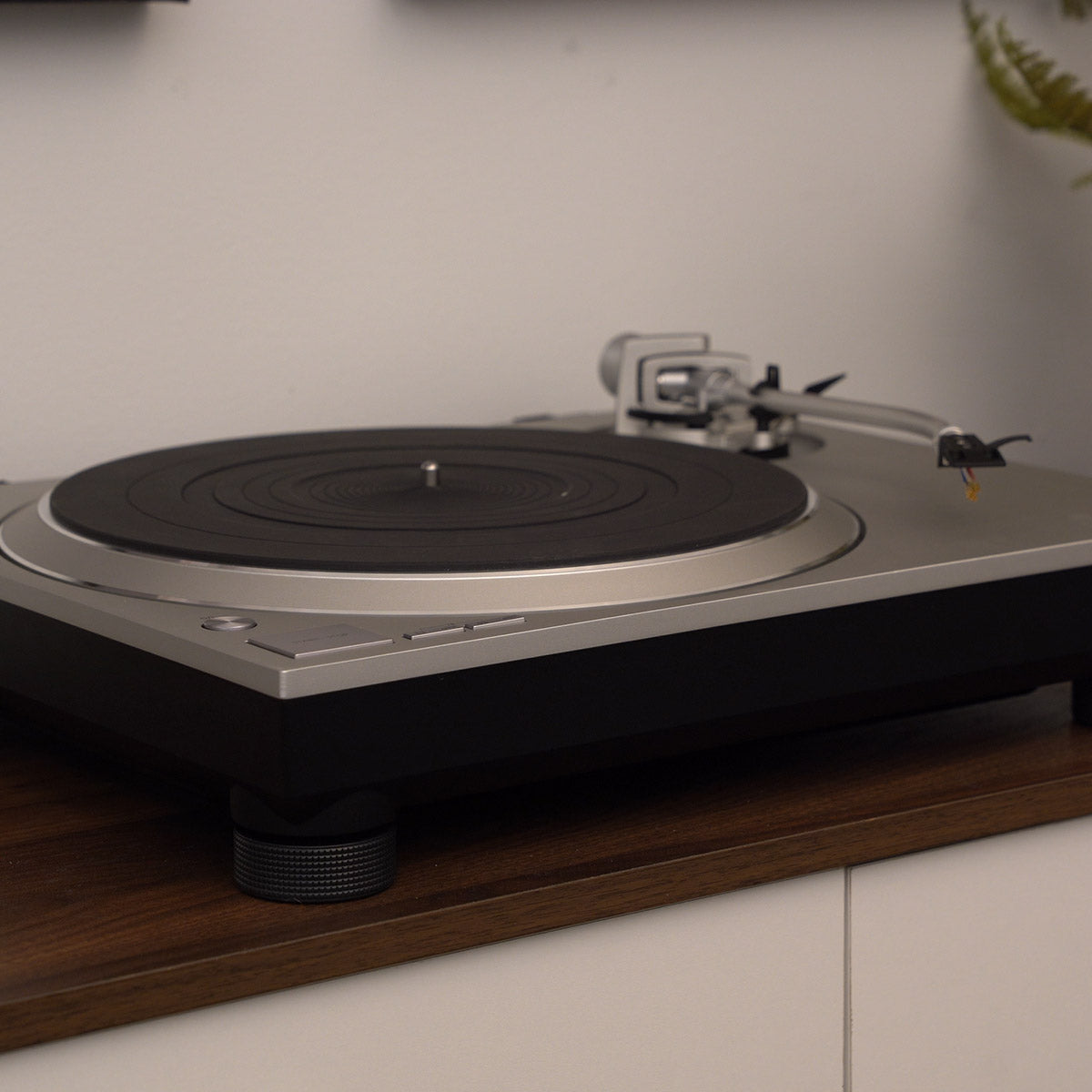Technics SL-1500C Turntable w/ Built-in Preamp & Cartridge