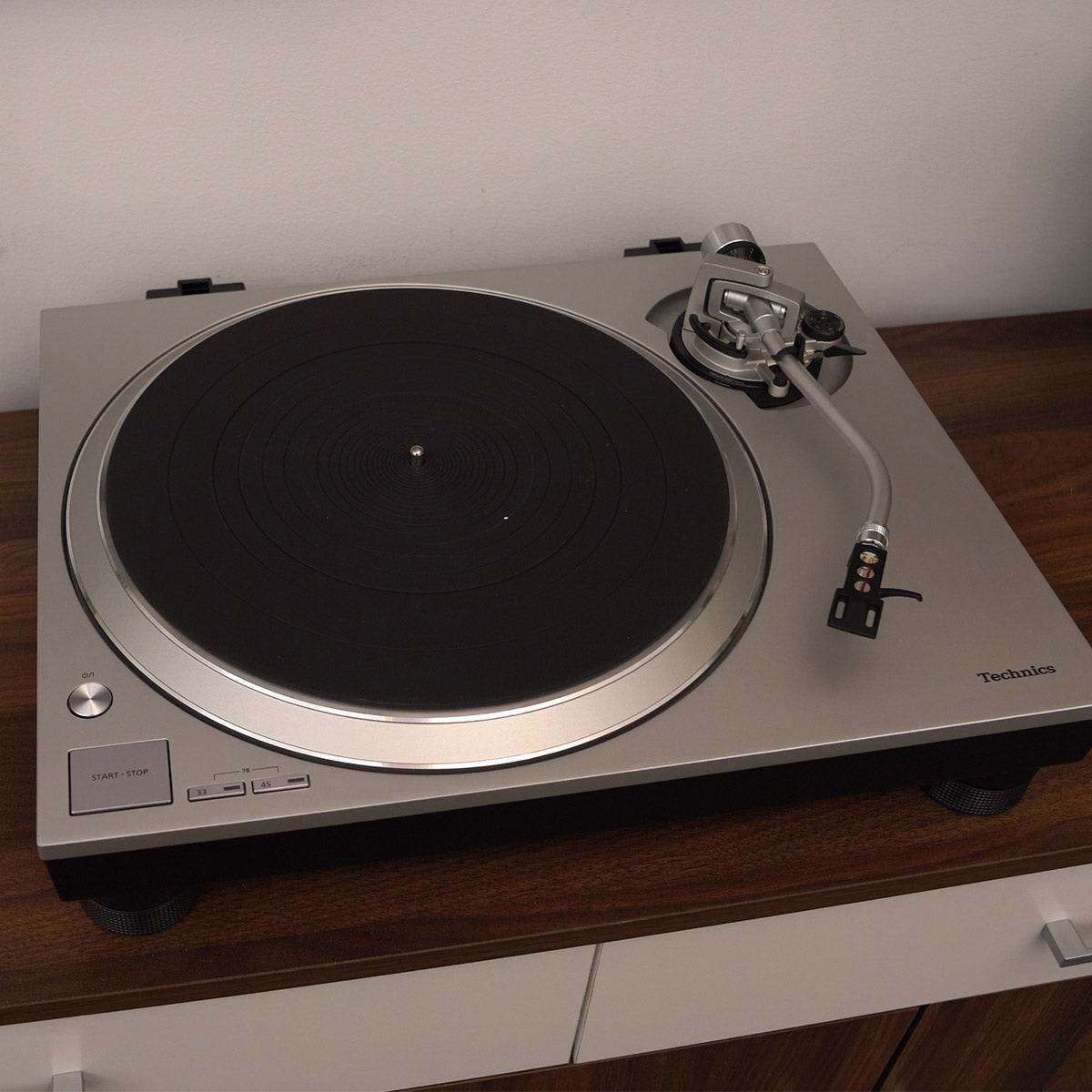 Technics SL-1500C Turntable w/ Built-in Preamp & Cartridge