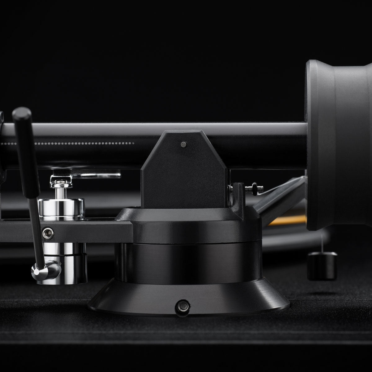 MoFi StudioDeck Foundation Turntable w/ StudioTracker Cartridge