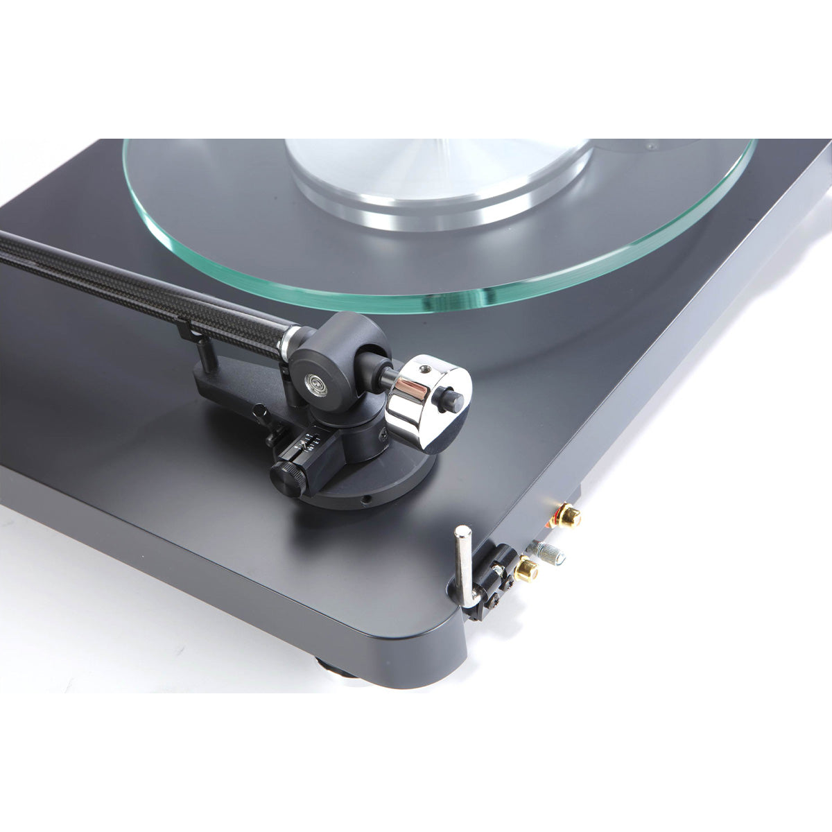NAD C588 Manual Belt-Drive Turntable